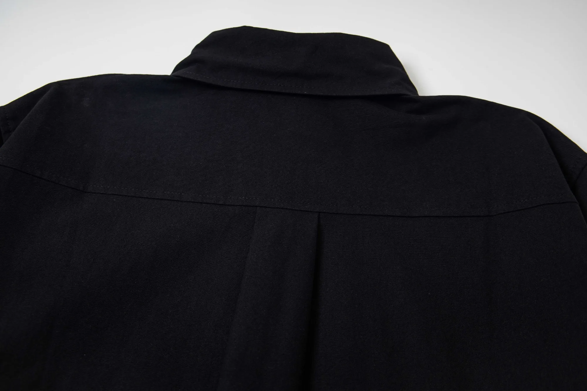 🅿️250 New: Style number: B141 Ralph Lauren/Ralph Lauren classic small label couple's long-sleeved shirt 1️⃣ Made of high-quality fabrics, the upper body is soft and comfortable, extremely delicate, and feels solid, smooth and soft. The fabric has the characteristics of being wrinkle-free and has an invincible feel. The details are perfectly handled! 2️⃣The workmanship details are perfectly controlled. They are all hemmed with vest technology, and the inside of the sleeves are also used. Different from the four-needle and five-thread workmanship, the collars are also all designed with interlining, showing high-end fashion and individuality, and the style is fashionable, simple and elegant! 3️⃣It is very youthful and energetic, and can be easily worn by both men and women. It is very in line with the fashion aesthetic concepts of today's young people! Color: Black, White, Navy Size: S, M, L, XL